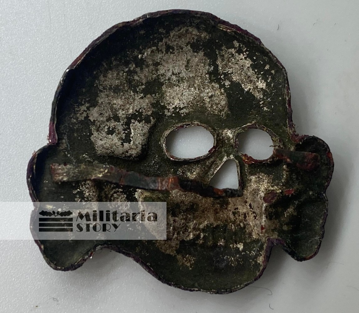  Deschler SS RZM 52 skull -  Deschler SS RZM 52 skull: pre-war German Insignia
