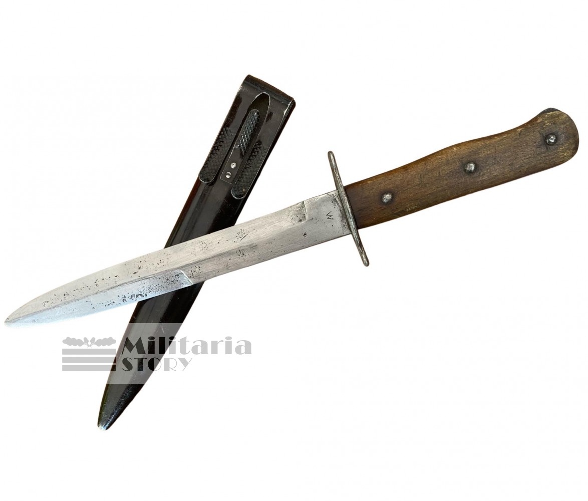 WW2 German fighting knife - WW2 German fighting knife: Vintage German Edged weapon