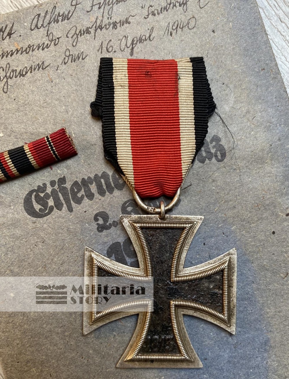 EK II class with envelope with ribbon (138) „Julius Maurer“ - EK II class with envelope with ribbon (138) „Julius Maurer“: Third Reich Medals and badges