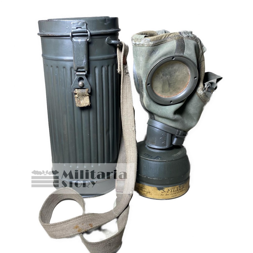 WH/SS/LW GAS MASK WITH CAN - WH/SS/LW GAS MASK WITH CAN: Vintage German Equipment