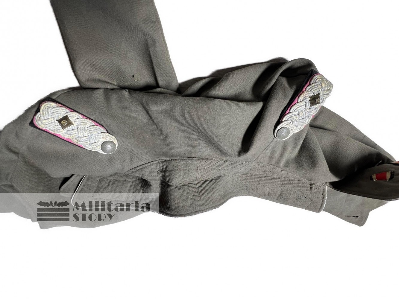 Waffen SS Officer wrap Stug - Waffen SS Officer wrap Stug: Vintage German Uniforms