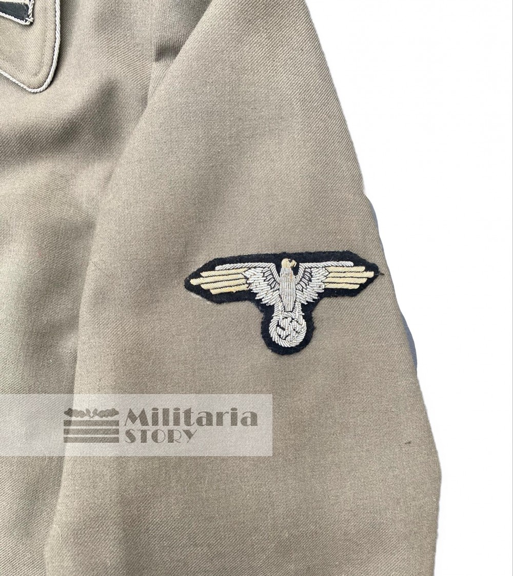 Waffen SS Officer wrap Stug - Waffen SS Officer wrap Stug: pre-war German Uniforms