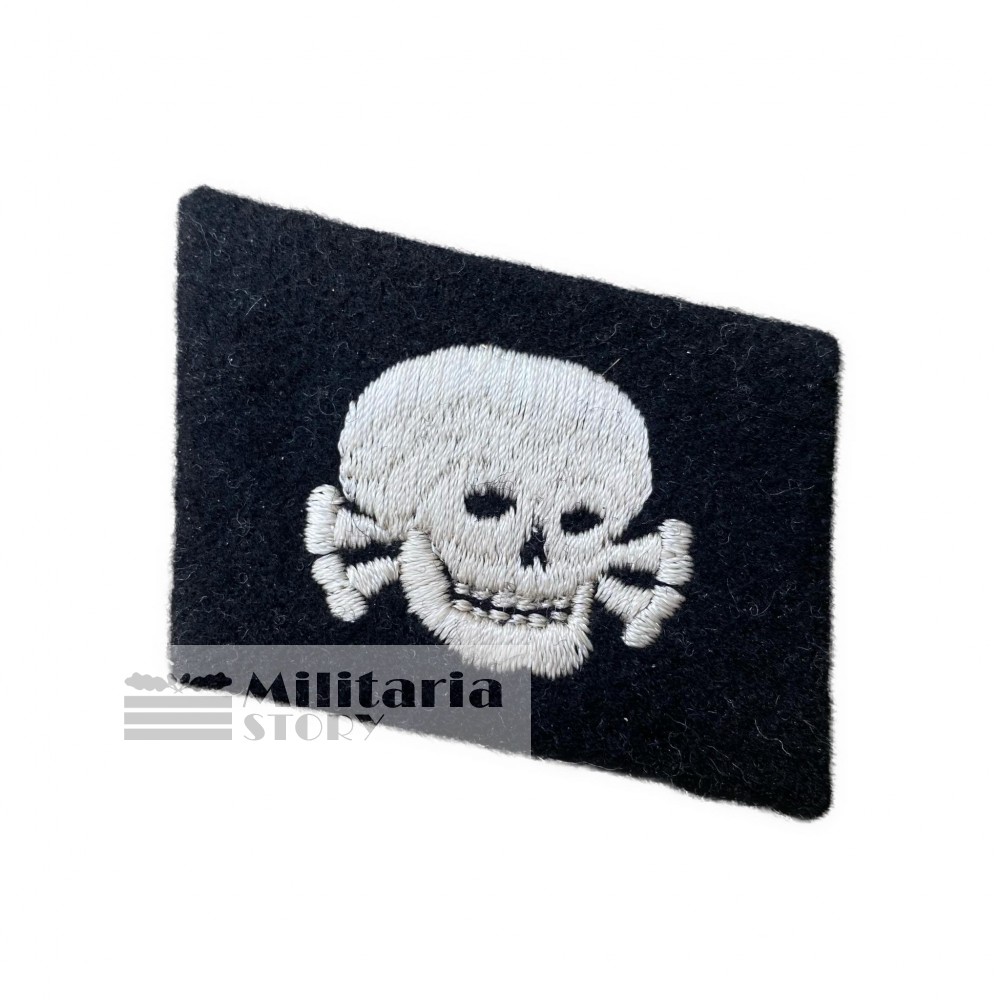 Waffen SS Totenkopf "Pumpkin head" collar tab