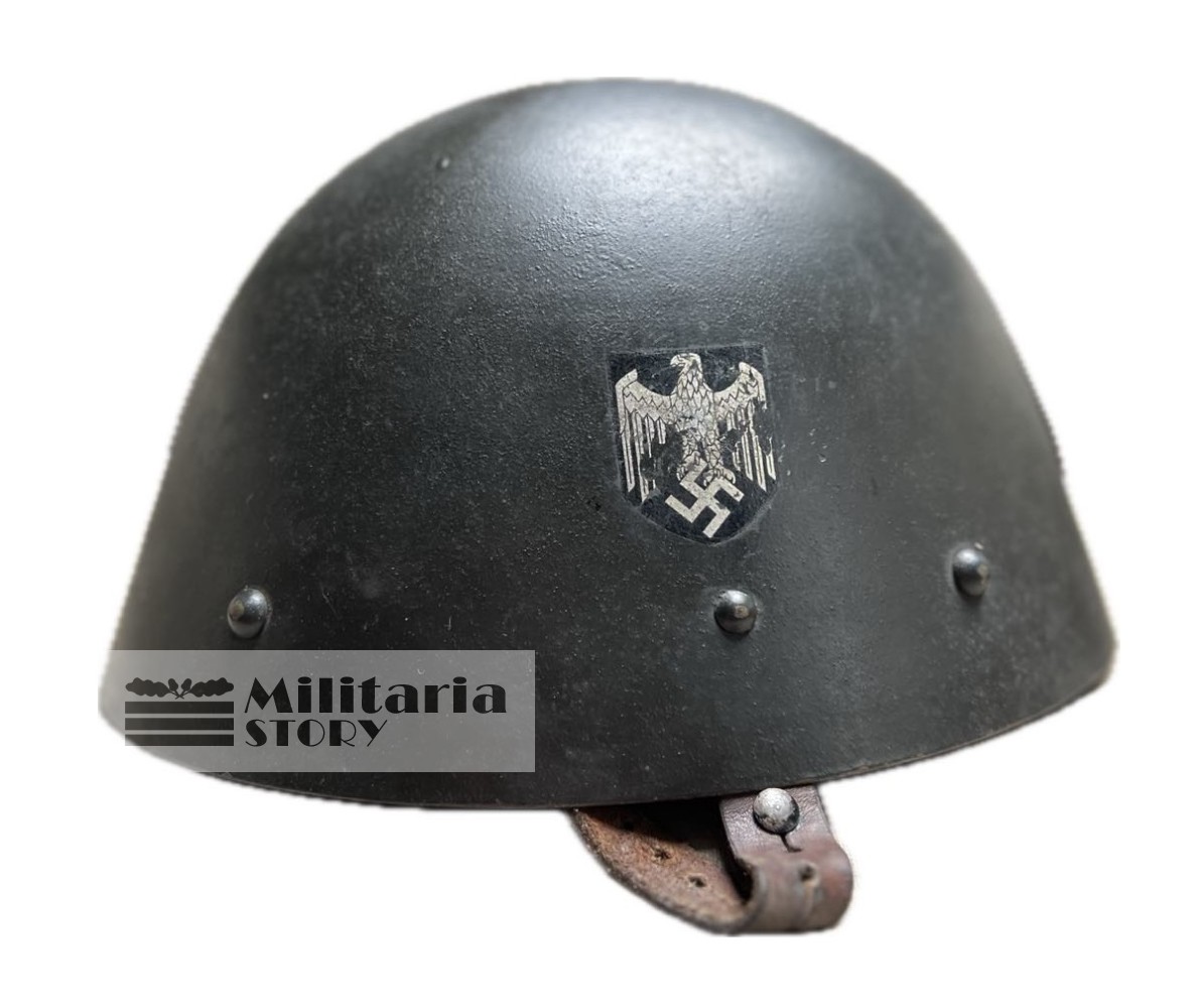 M32 Heer steel helmet