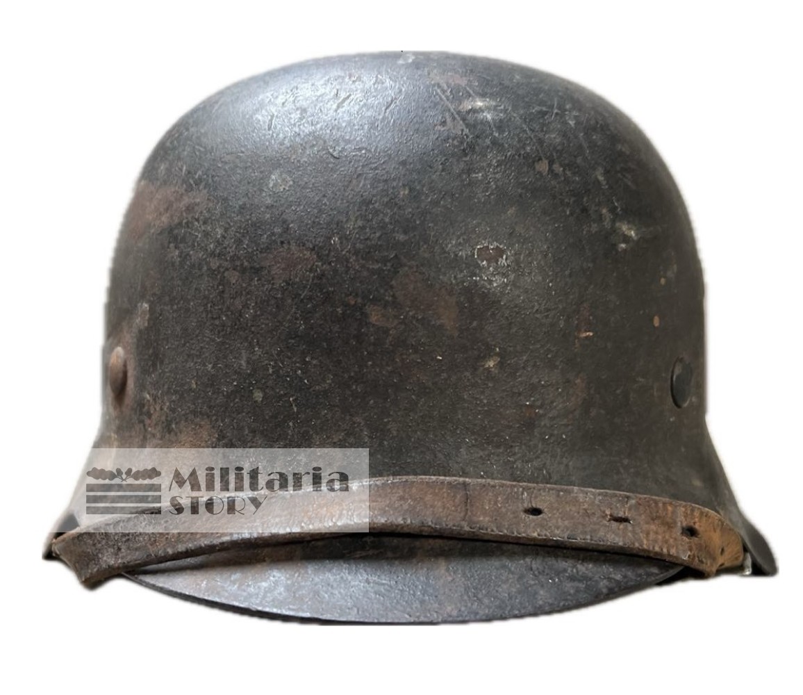 M42 Heer steel helmet - M42 Heer steel helmet: Vintage German Headgear