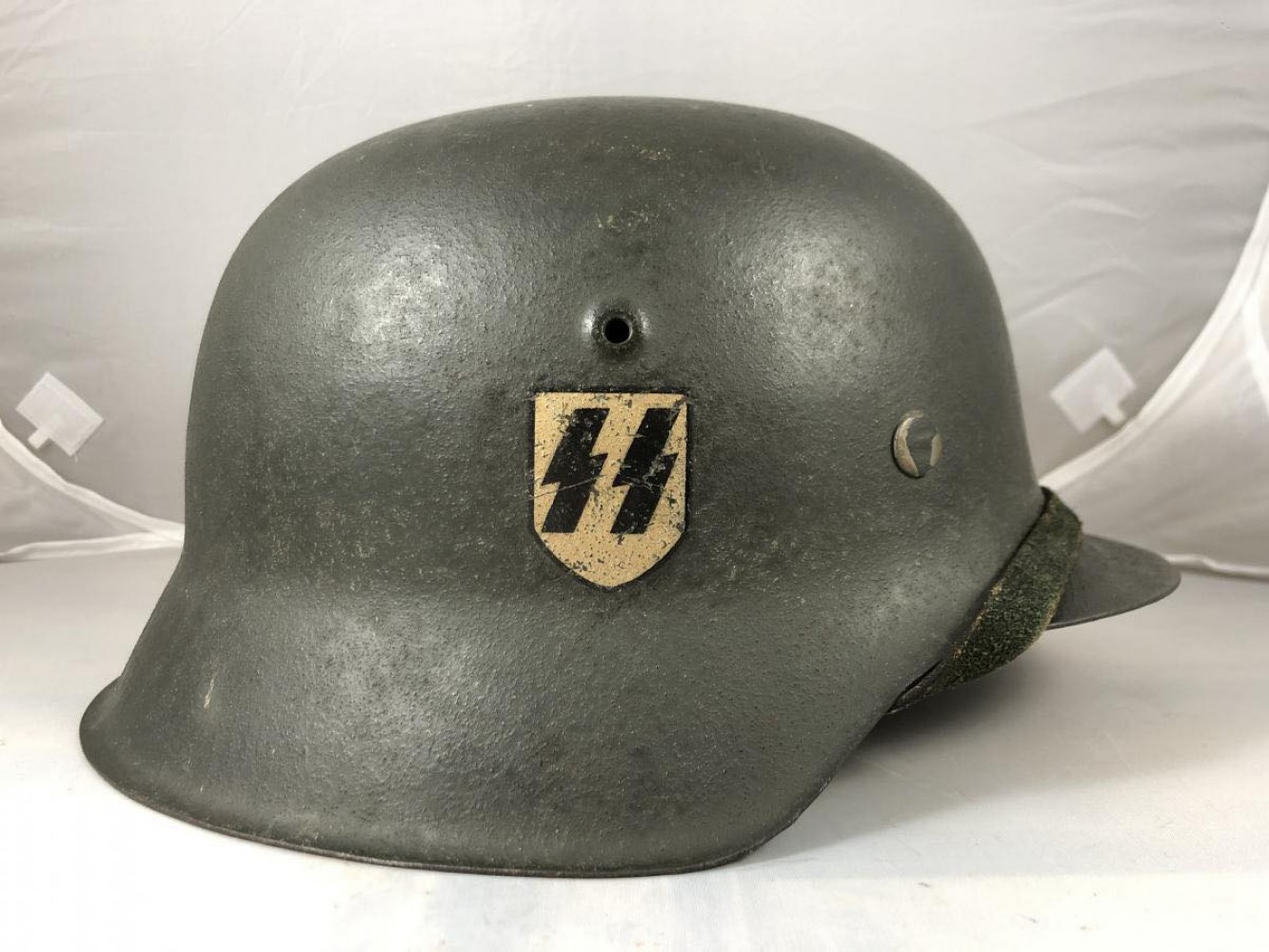 Waffen SS M42 steel helmet - Waffen SS M42 steel helmet: Vintage German Headgear