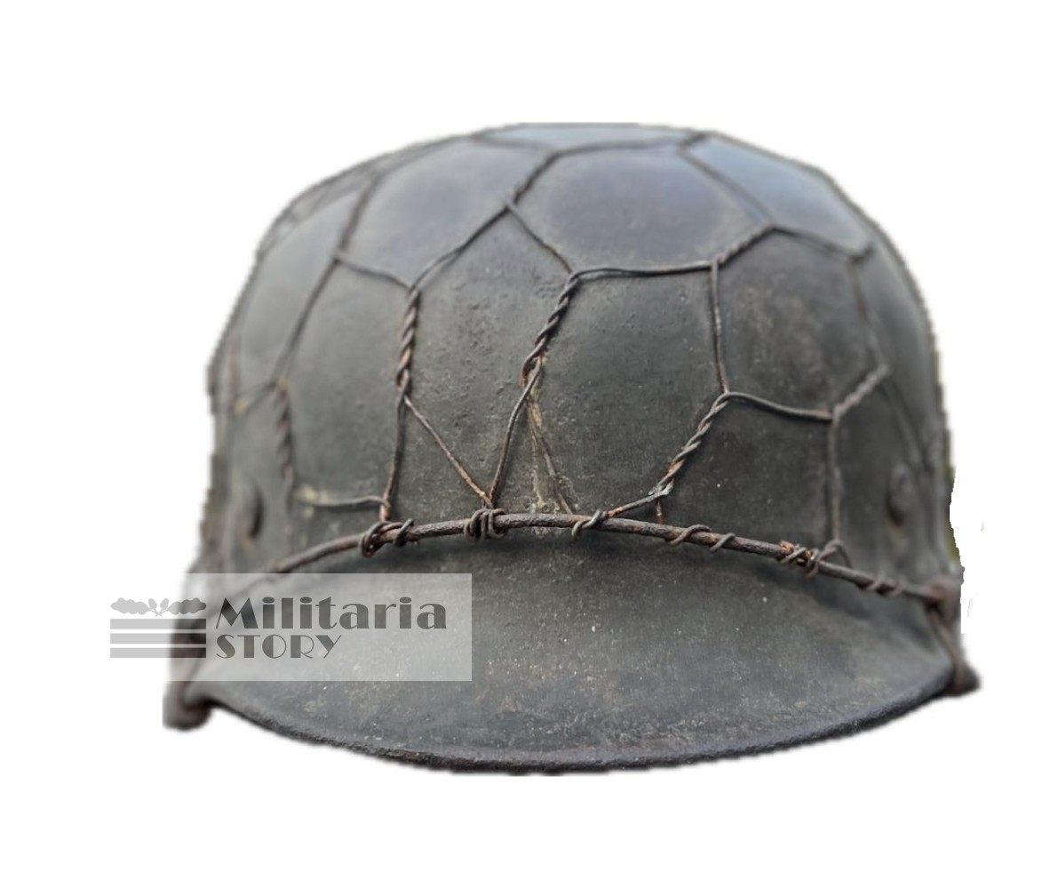 M40 ND with Chikenwire steel helmet - M40 ND with Chikenwire steel helmet: WW2 German Headgear