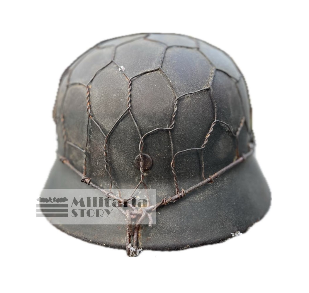 M40 ND with Chikenwire steel helmet - M40 ND with Chikenwire steel helmet: WW2 German Headgear