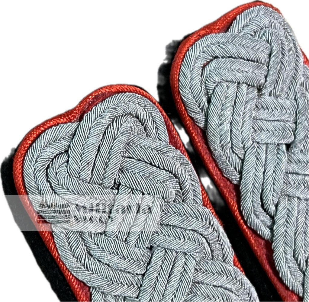 Waffen SS Artillery Sturmbannführer shoulder boards - Waffen SS Artillery Sturmbannführer shoulder boards: German Insignia