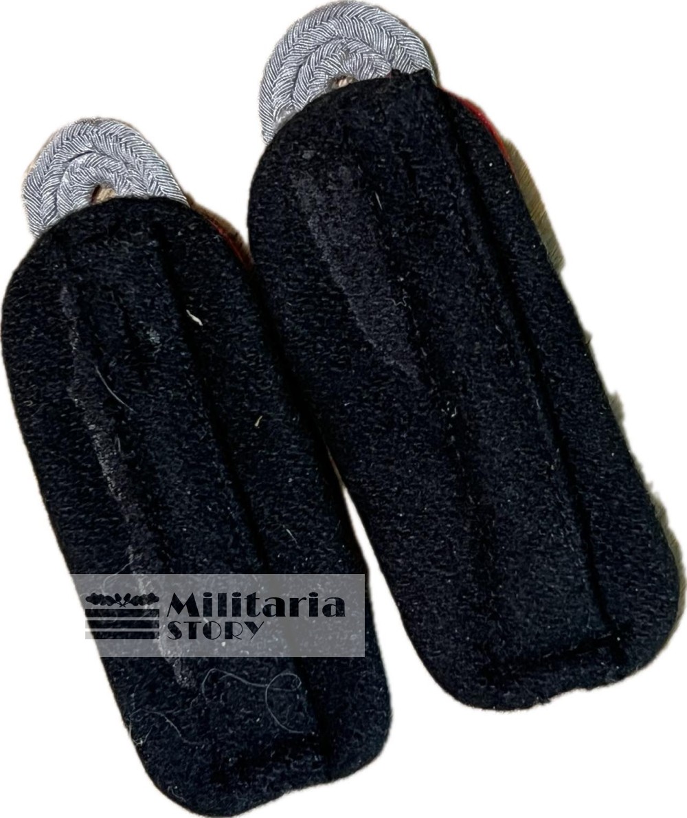 Waffen SS Artillery Sturmbannführer shoulder boards - Waffen SS Artillery Sturmbannführer shoulder boards: German Insignia