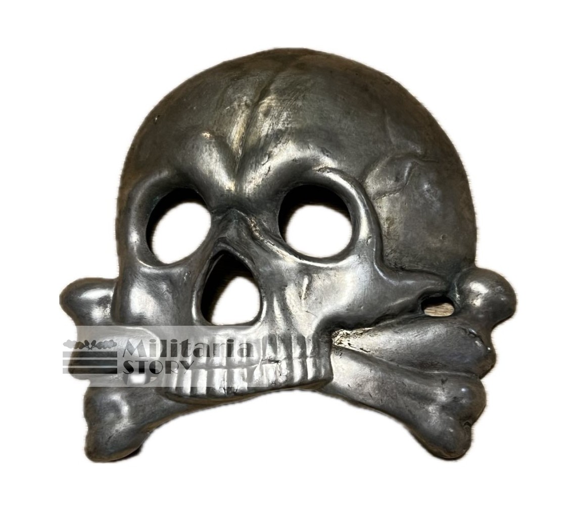 German husaren busby skull