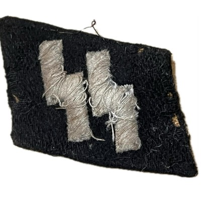 Waffen runic collar tab