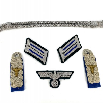 Set of Heer medical officer insignia - WW2 German Insignia